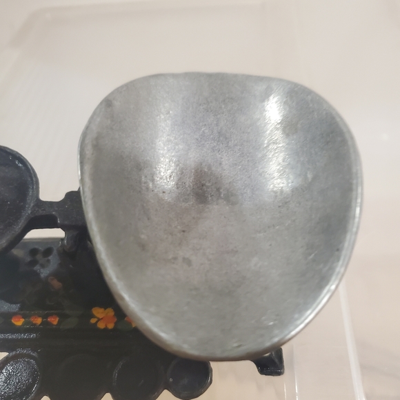 Vintage Cast Iron weight scale in working condition - Picture 3 of 11